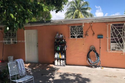 Villa ou maison à vendre à Hialeah, Floride: 4 chambres, 99.03 m2 № 2353684 - photo 2