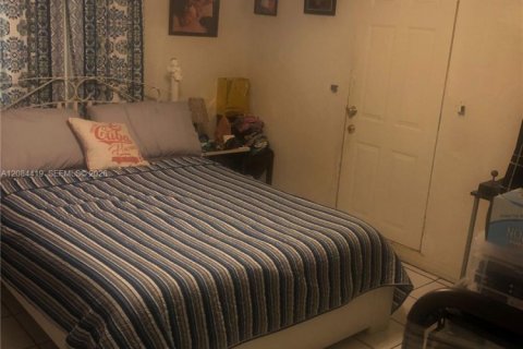 Villa ou maison à vendre à Hialeah, Floride: 4 chambres, 99.03 m2 № 2353684 - photo 16