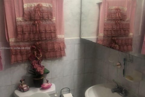 Villa ou maison à vendre à Hialeah, Floride: 4 chambres, 99.03 m2 № 2353684 - photo 18