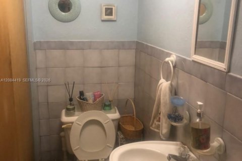 Villa ou maison à vendre à Hialeah, Floride: 4 chambres, 99.03 m2 № 2353684 - photo 21