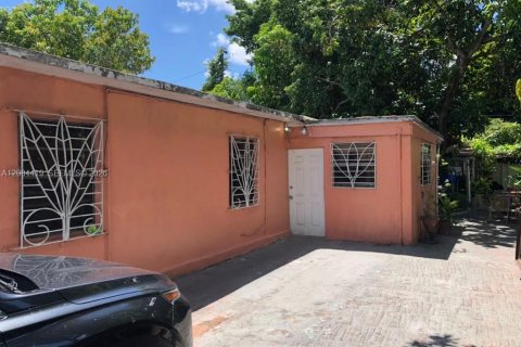 Villa ou maison à vendre à Hialeah, Floride: 4 chambres, 99.03 m2 № 2353684 - photo 4
