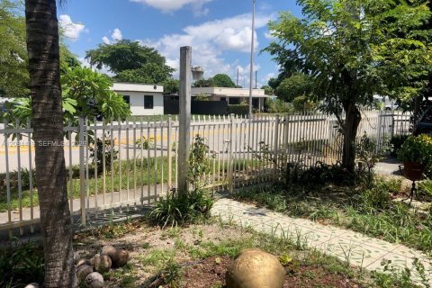 Villa ou maison à vendre à Hialeah, Floride: 4 chambres, 99.03 m2 № 2353684 - photo 8