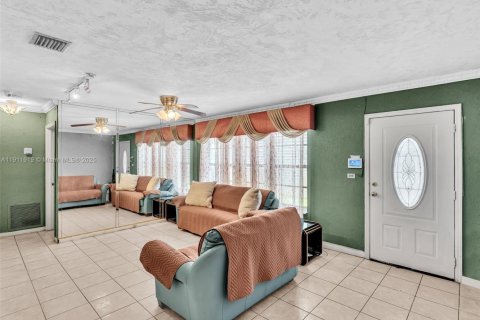 House in Miami Gardens, Florida 4 bedrooms, 184.78 sq.m. № 1968693 - photo 16