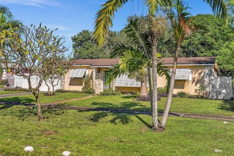 House in Miami Gardens, Florida 4 bedrooms, 184.78 sq.m. № 1968693 - photo 3