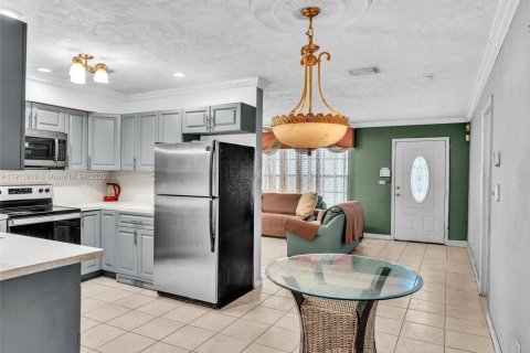 House in Miami Gardens, Florida 4 bedrooms, 184.78 sq.m. № 1968693 - photo 1