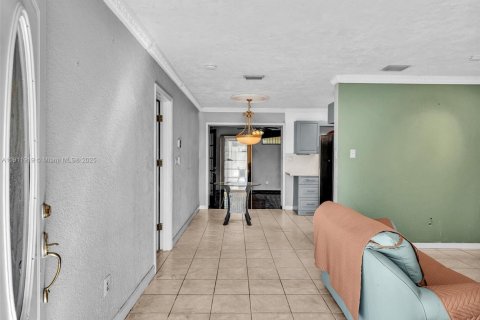 House in Miami Gardens, Florida 4 bedrooms, 184.78 sq.m. № 1968693 - photo 12