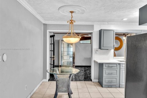 House in Miami Gardens, Florida 4 bedrooms, 184.78 sq.m. № 1968693 - photo 18