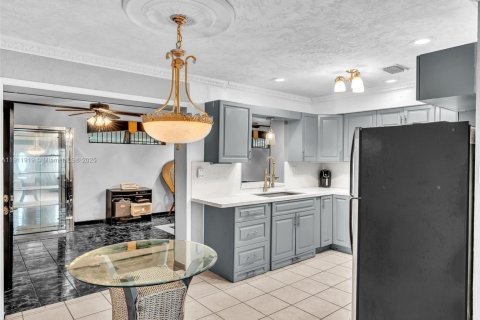 House in Miami Gardens, Florida 4 bedrooms, 184.78 sq.m. № 1968693 - photo 22