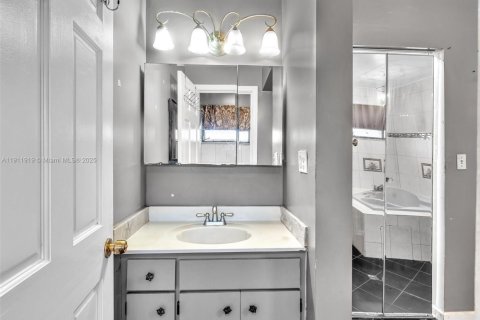 House in Miami Gardens, Florida 4 bedrooms, 184.78 sq.m. № 1968693 - photo 29