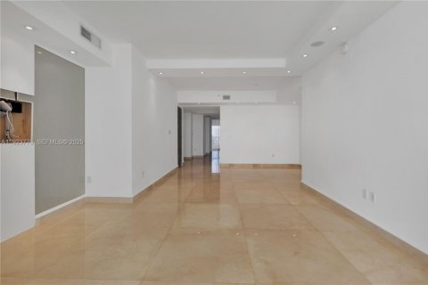 Condominio en venta en Sunny Isles Beach, Florida, 3 dormitorios, 205.69 m2 № 1982130 - foto 16