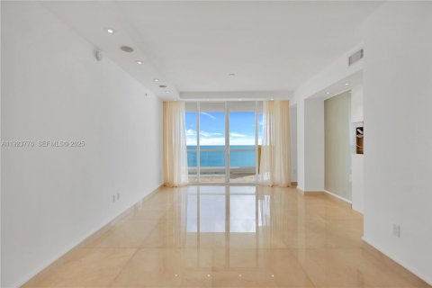 Condominio en venta en Sunny Isles Beach, Florida, 3 dormitorios, 205.69 m2 № 1982130 - foto 13