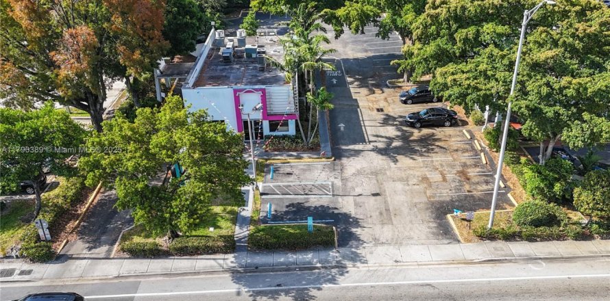 Commercial property in Pompano Beach, Florida № 1861003