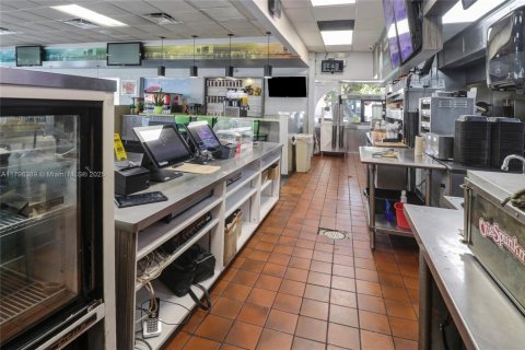 Commercial property in Pompano Beach, Florida № 1861003 - photo 21