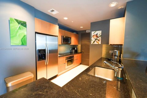 Condo in Miami, Florida, 1 bedroom  № 2000465 - photo 8