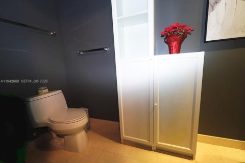 Condo in Miami, Florida, 1 bedroom  № 2000465 - photo 12