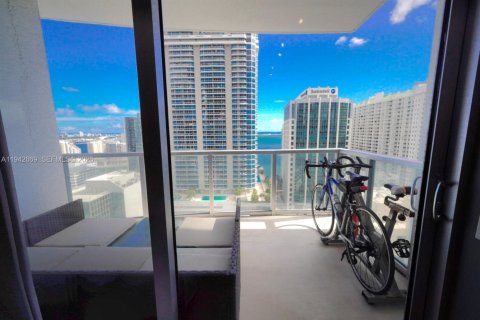 Condo in Miami, Florida, 1 bedroom  № 2000465 - photo 24