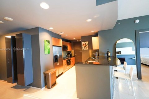 Condo in Miami, Florida, 1 bedroom  № 2000465 - photo 6