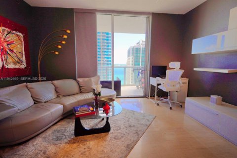 Condo in Miami, Florida, 1 bedroom  № 2000465 - photo 16