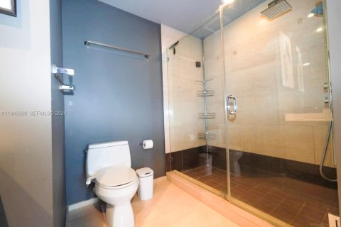 Condo in Miami, Florida, 1 bedroom  № 2000465 - photo 22