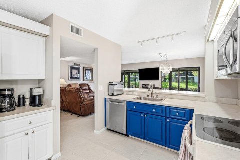 Condo in Boynton Beach, Florida, 3 bedrooms № 2172156 - photo 9
