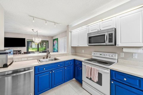 Condo in Boynton Beach, Florida, 3 bedrooms № 2172156 - photo 8