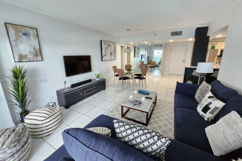 Condo in Miami Beach, Florida, 2 bedrooms  № 1995625 - photo 13