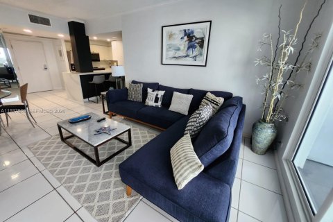 Condo in Miami Beach, Florida, 2 bedrooms  № 1995625 - photo 6
