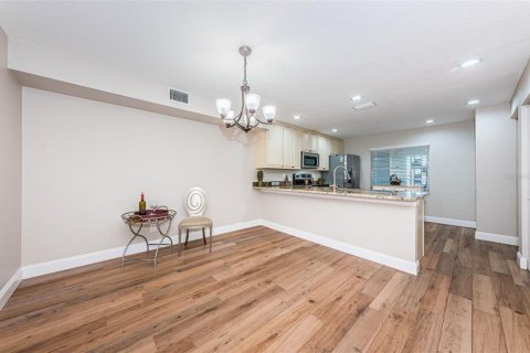 Condo in New Port Richey, Florida, 2 bedrooms  № 1680708 - photo 19