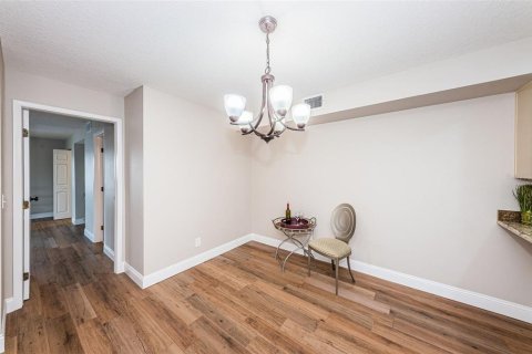 Condo in New Port Richey, Florida, 2 bedrooms  № 1680708 - photo 20