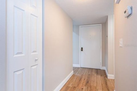 Condo in New Port Richey, Florida, 2 bedrooms  № 1680708 - photo 13