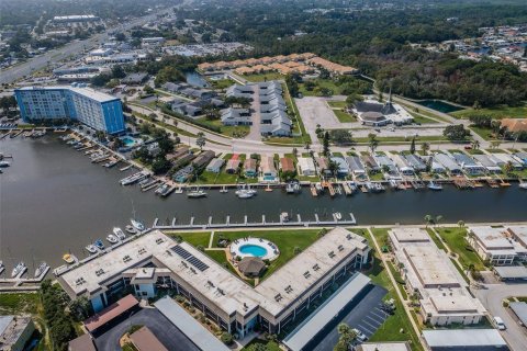 Condo in New Port Richey, Florida, 2 bedrooms  № 1680708 - photo 5