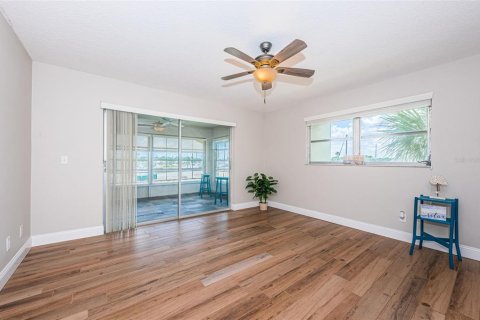 Condo in New Port Richey, Florida, 2 bedrooms  № 1680708 - photo 29