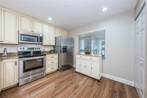 Condo in New Port Richey, Florida, 2 bedrooms  № 1680708 - photo 24