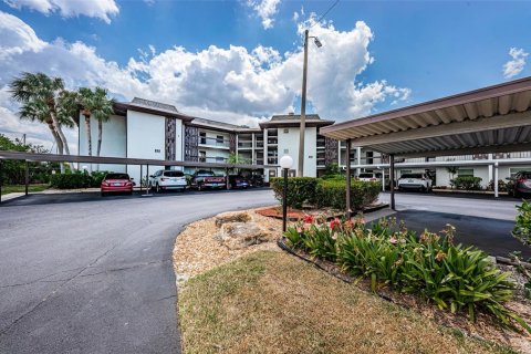 Condo in New Port Richey, Florida, 2 bedrooms  № 1680708 - photo 4