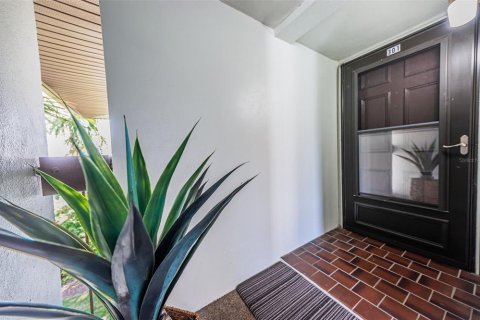 Condo in New Port Richey, Florida, 2 bedrooms  № 1680708 - photo 11