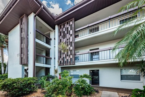 Condo in New Port Richey, Florida, 2 bedrooms  № 1680708 - photo 6