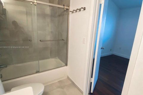 Adosado en alquiler en Key Biscayne, Florida, 2 dormitorios, 81.29 m2 № 1956315 - foto 19