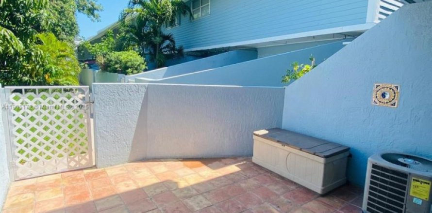 Adosado en Key Biscayne, Florida 2 dormitorios, 81.29 m2 № 1956315
