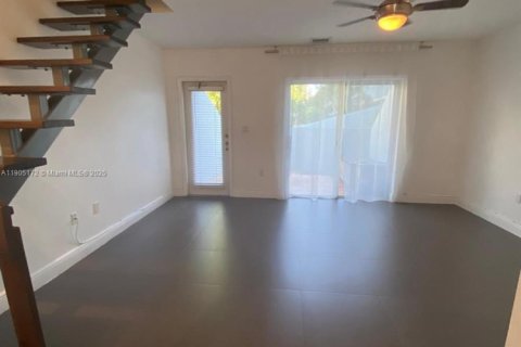 Adosado en alquiler en Key Biscayne, Florida, 2 dormitorios, 81.29 m2 № 1956315 - foto 3