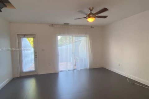 Adosado en alquiler en Key Biscayne, Florida, 2 dormitorios, 81.29 m2 № 1956315 - foto 4
