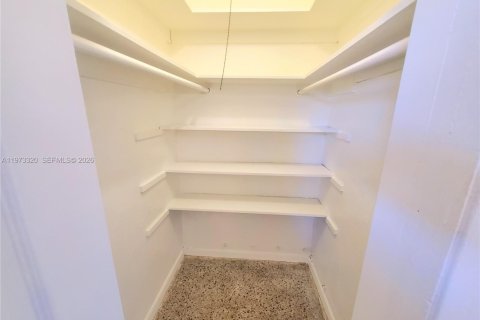 House in Hollywood, Florida 2 bedrooms, 96.34 sq.m. № 2034045 - photo 16