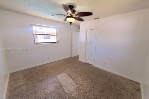 House in Hollywood, Florida 2 bedrooms, 96.34 sq.m. № 2034045 - photo 12