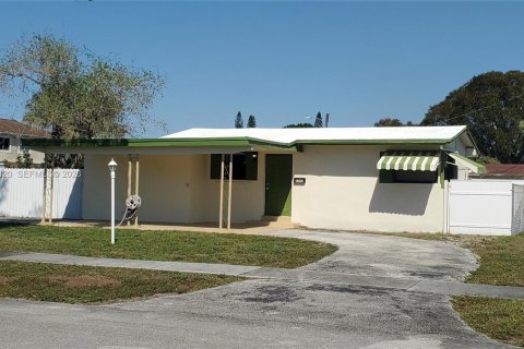 House in Hollywood, Florida 2 bedrooms, 96.34 sq.m. № 2034045 - photo 3