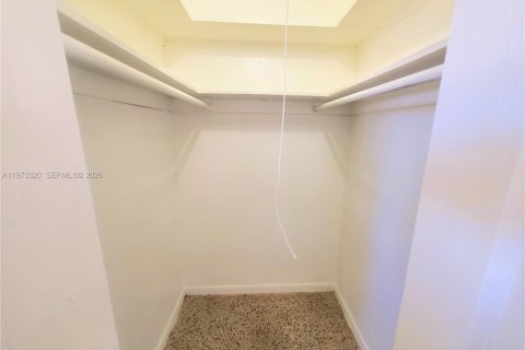 House in Hollywood, Florida 2 bedrooms, 96.34 sq.m. № 2034045 - photo 13