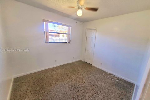 House in Hollywood, Florida 2 bedrooms, 96.34 sq.m. № 2034045 - photo 14