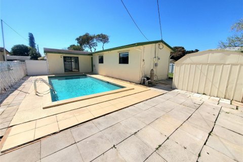 House in Hollywood, Florida 2 bedrooms, 96.34 sq.m. № 2034045 - photo 18