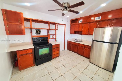 House in Hollywood, Florida 2 bedrooms, 96.34 sq.m. № 2034045 - photo 7