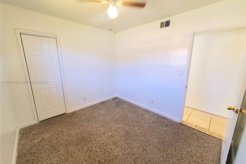 House in Hollywood, Florida 2 bedrooms, 96.34 sq.m. № 2034045 - photo 15