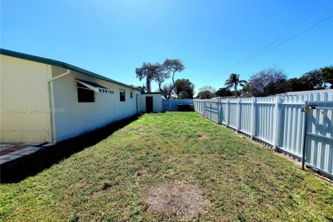 House in Hollywood, Florida 2 bedrooms, 96.34 sq.m. № 2034045 - photo 21