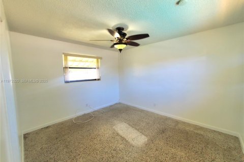 House in Hollywood, Florida 2 bedrooms, 96.34 sq.m. № 2034045 - photo 11